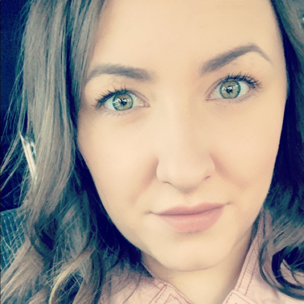 Meet your Posher, Hayley